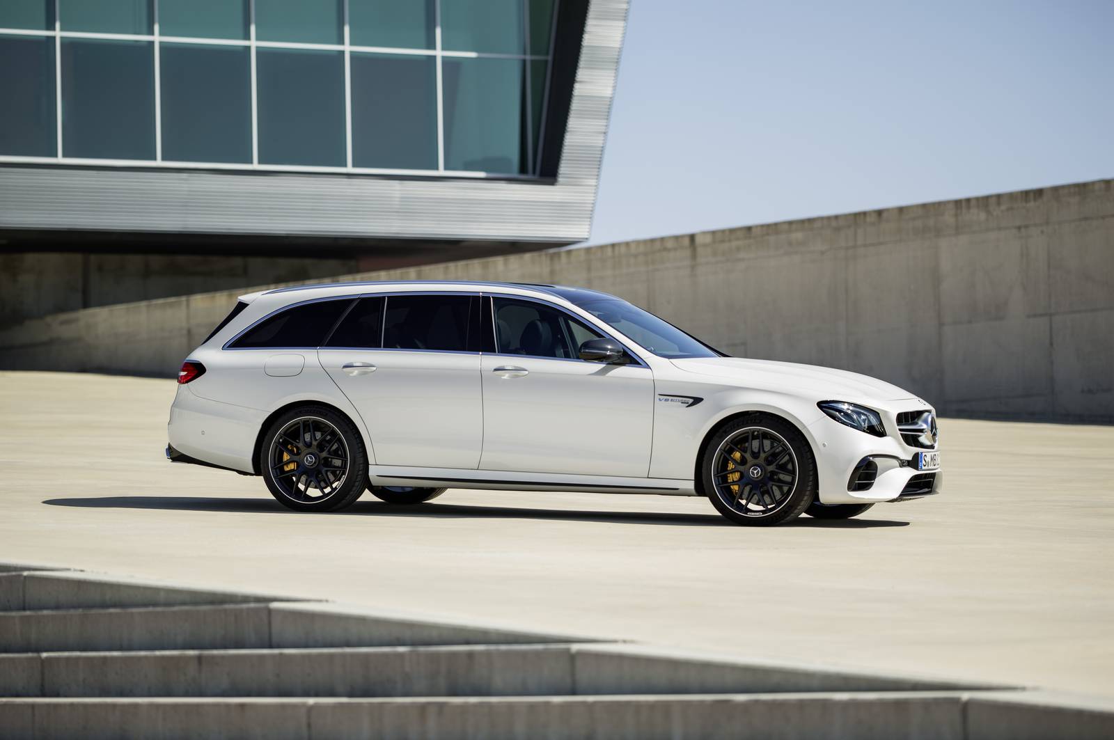 Name:  Mercedes-AMG-E63-S-Estate-13.jpg
Views: 1842
Size:  106.4 KB