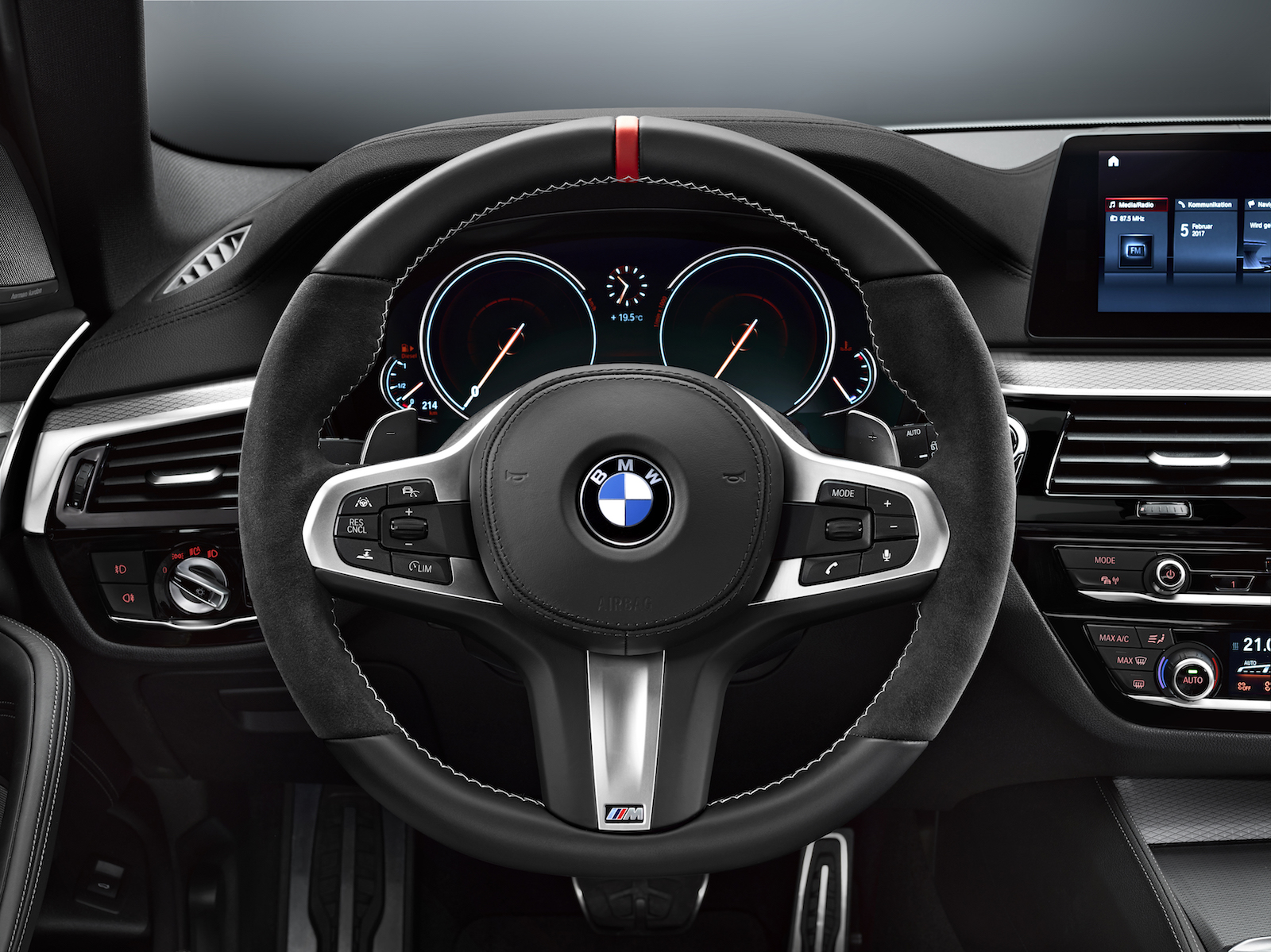 Name:  P90249186_highRes_the-new-bmw-5-series.jpg
Views: 11739
Size:  999.7 KB