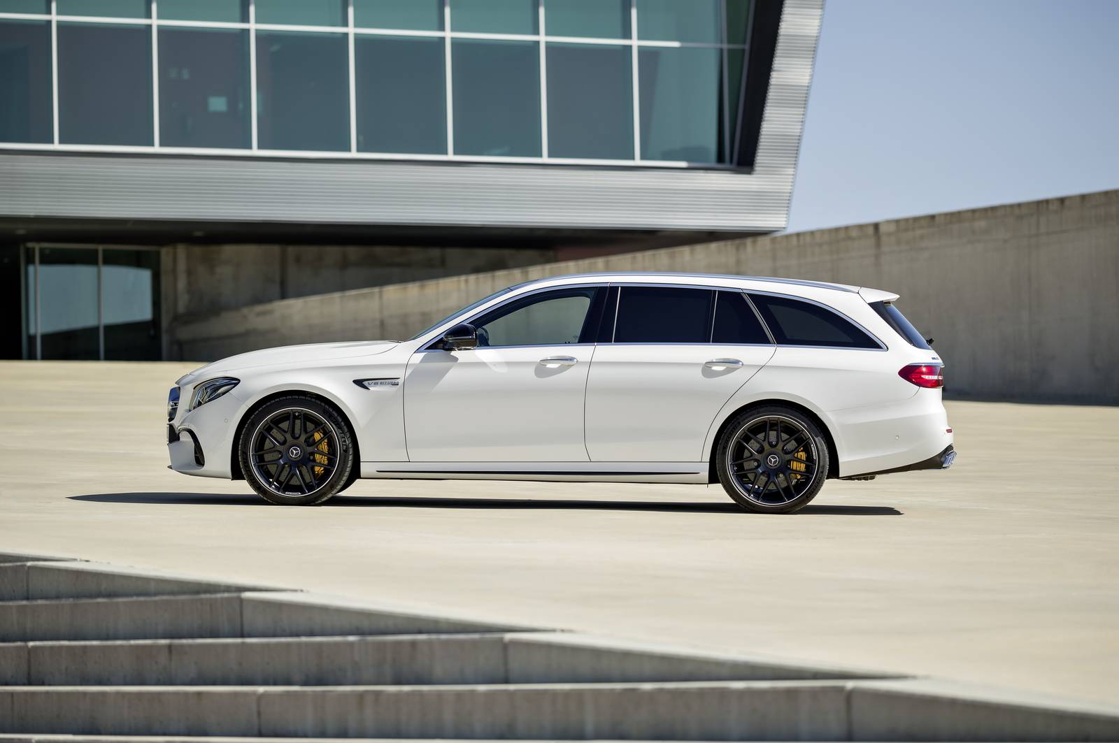 Name:  Mercedes-AMG-E63-S-Estate-14.jpg
Views: 2020
Size:  115.8 KB