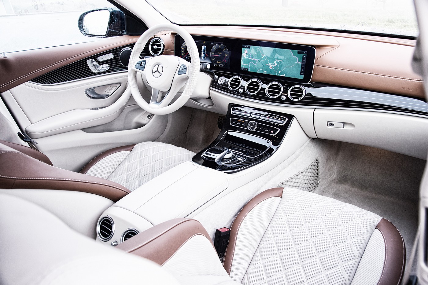 Name:  2017-Mercedes-Benz-E350d-cabin-02.jpg
Views: 1065
Size:  349.4 KB