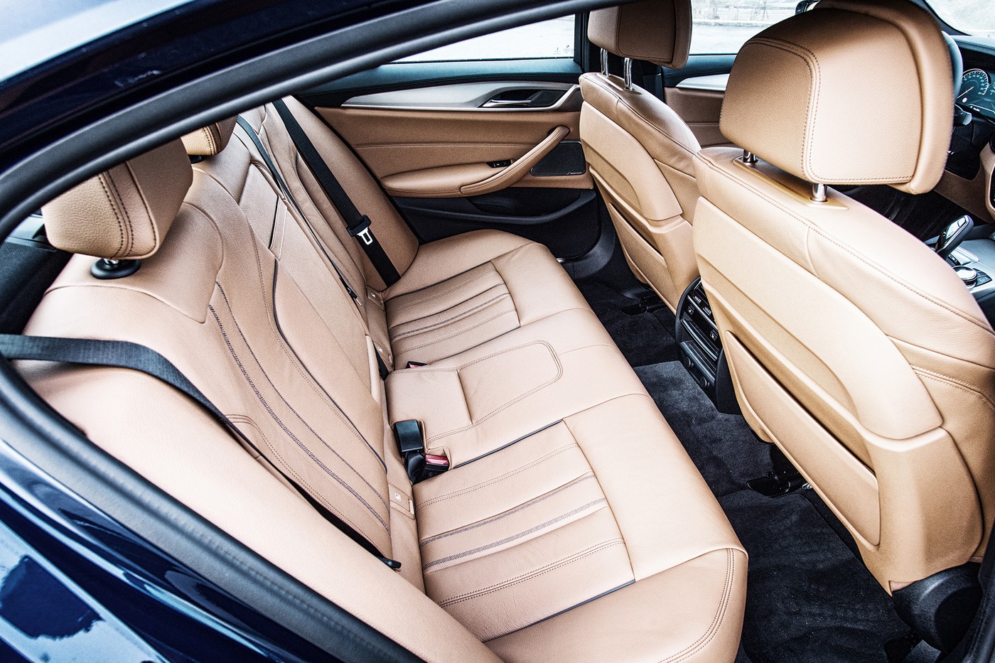 Name:  2017-BMW-530d-xDrive-rear-seat.jpg
Views: 1104
Size:  395.4 KB