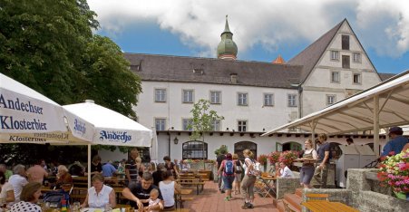 Name:  Kloster Andrechs  10_by_andechs_kloster_biergarten_roland_rossner_3_452x.jpg
Views: 13627
Size:  33.9 KB